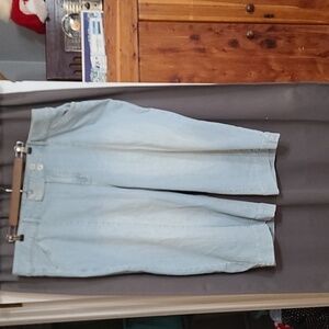 Lane Bryant Womens Denim Capris/Ankle Jeans Lightwash Buttons Zips Sz 28 EUC